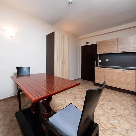 Varly Bryag 酒店 2*