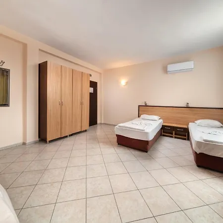 Varly Bryag Hotel 2*