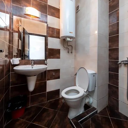 Hotel Varly Bryag 2*