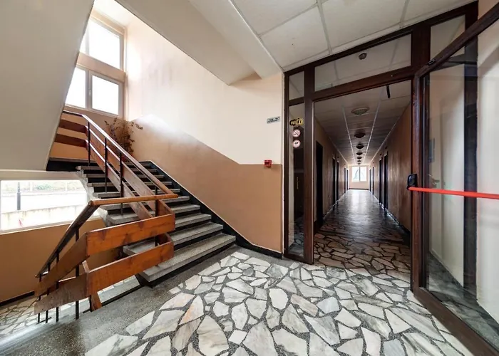 Varly Bryag Hotell 2*