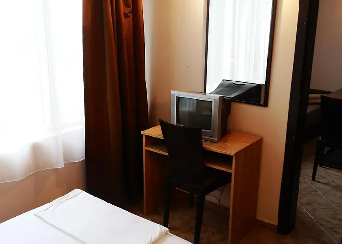 Hotell Varly Bryag 2*